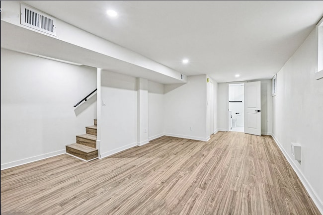 Building Photo - 674 Brandywine St SE