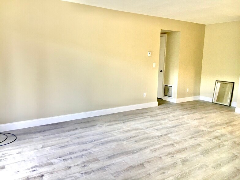 Building Photo - 52 Shrewsbury Green Dr