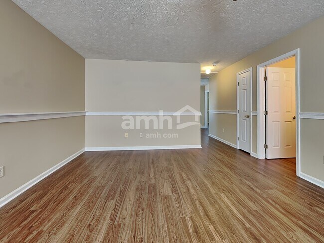 Building Photo - 9937 Whispering Pine Dr