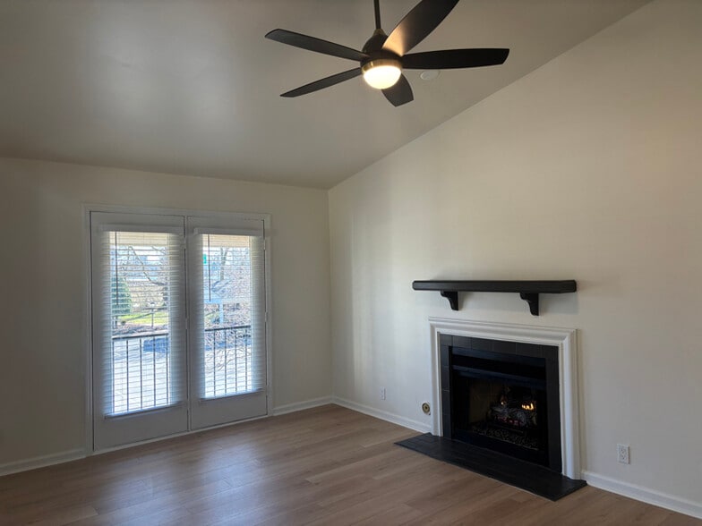 Building Photo - 232 Cottage Pl