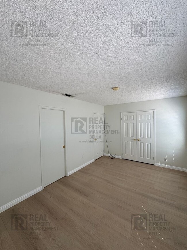 Building Photo - 55+ Community Gem: Open Floor Plan, Large Backyard & Clubhouse Amenities