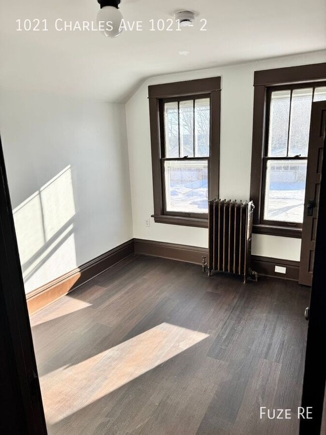 Building Photo - 1021 Charles Ave