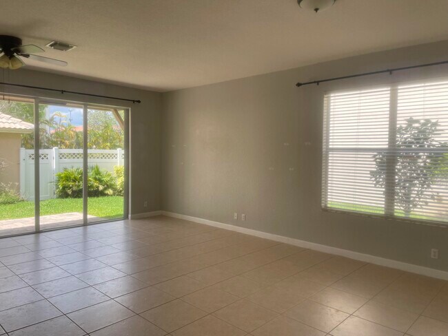 Building Photo - 8029 Murano Cir