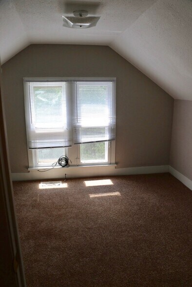 Upper Level Bedroom - 429 Warren St