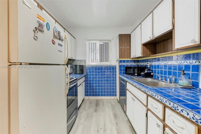 Building Photo - 900 SW 84th Ave