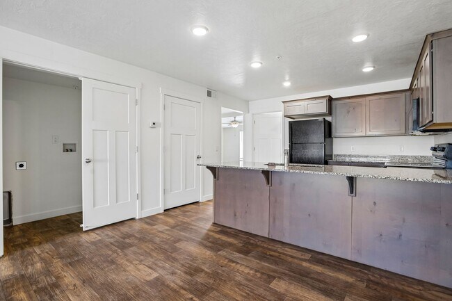 Building Photo - 734 E 500 S