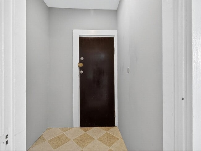 Building Photo - 53 Armandine St