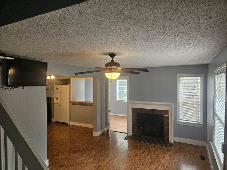 Living room - 119 Avery St