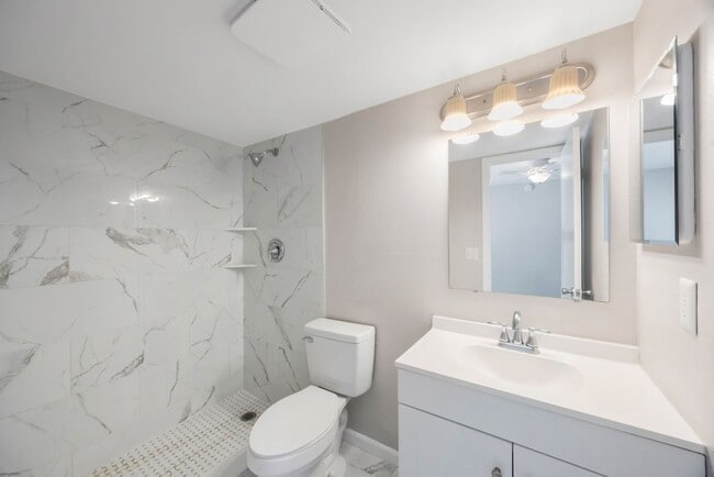 Building Photo - The Oaks at Safety Harbor 3 bedroom 2 bath