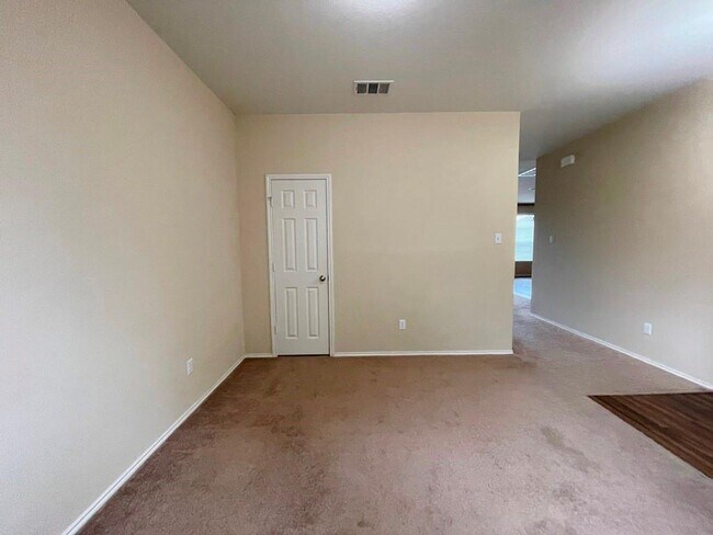 Building Photo - 602 Moonwalker Trail