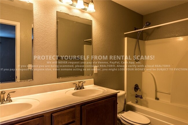 Building Photo - 1137 S Holland Dr