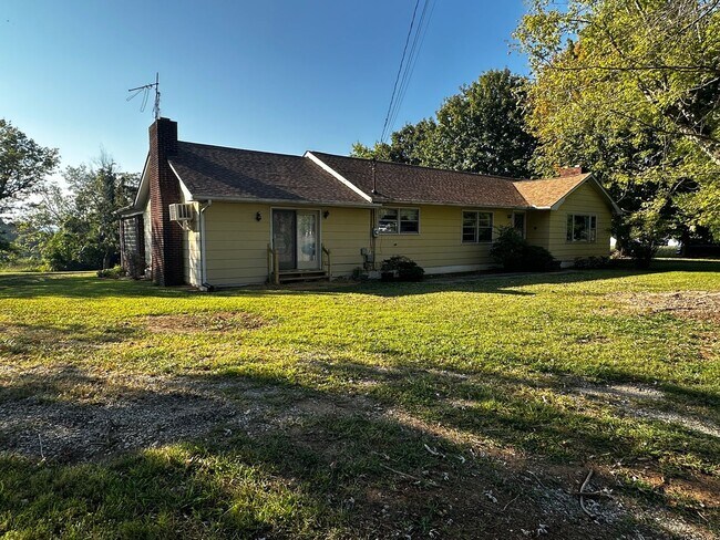 Building Photo - **Move-In Special !! 3 bed/ 2 bath rancher...