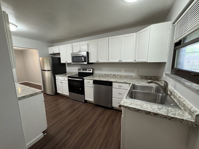 Building Photo - 716 Cranford Dr