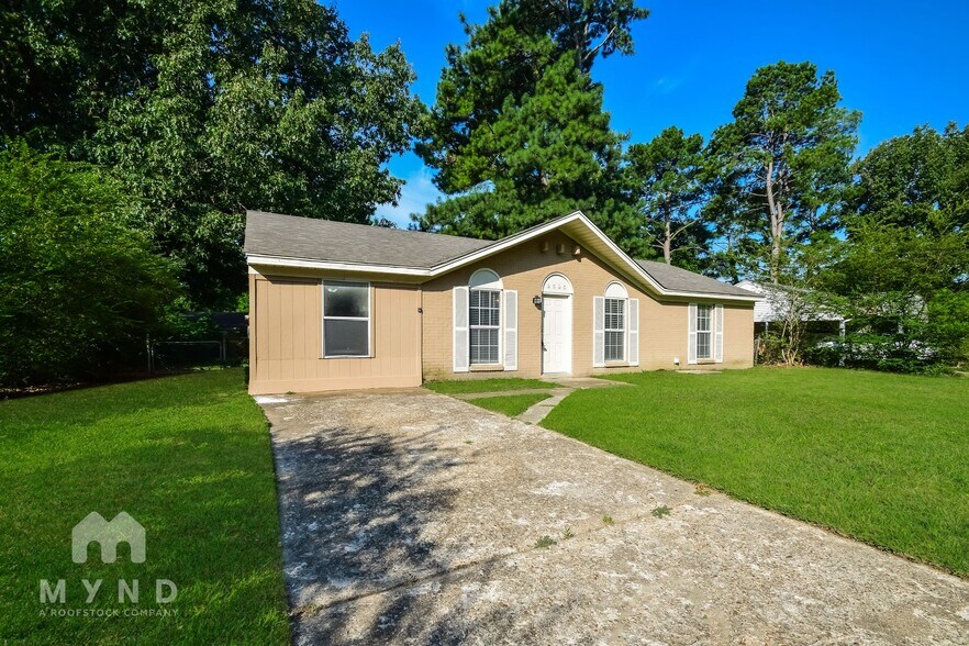 Building Photo - 2695 Shady Grove Dr