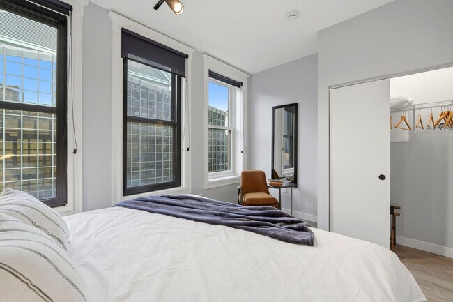 Building Photo - 417 S Dearborn St