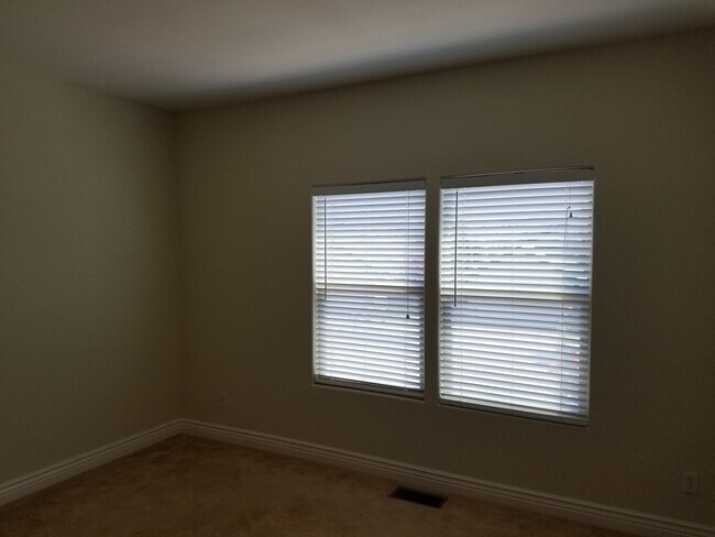 Building Photo - 5960-5964 Vista Ridge