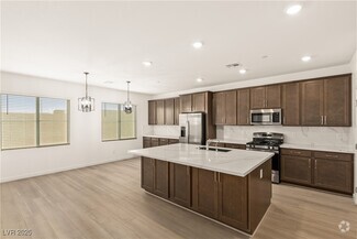 Building Photo - 478 Daphne Ter St