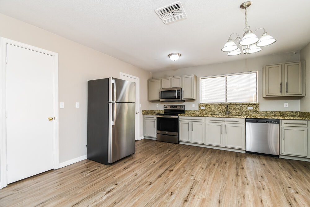 Building Photo - 650 E Woodsman Pl