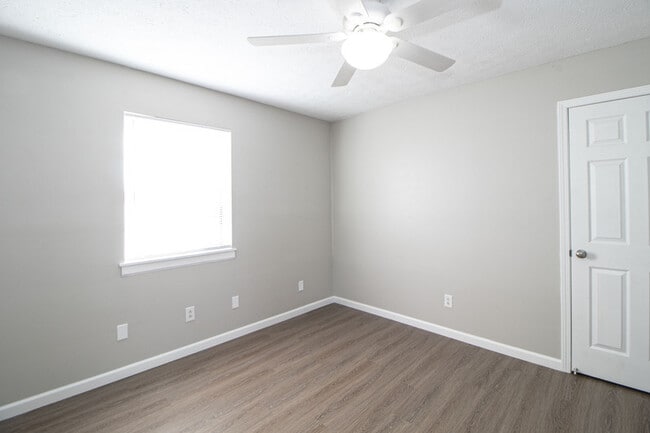 Building Photo - 11-411 Thompsonville Ln