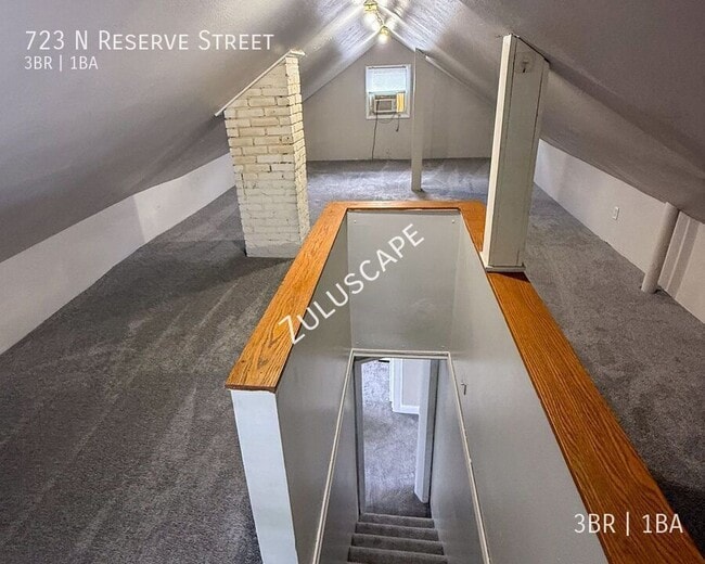 Building Photo - 723 N Reserve St