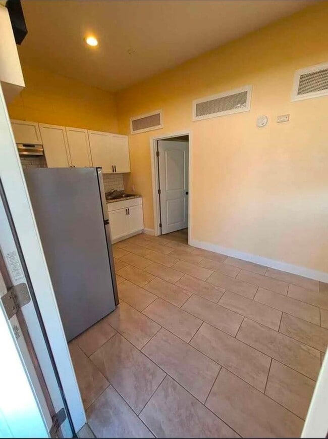 Building Photo - 2860 Granada Blvd