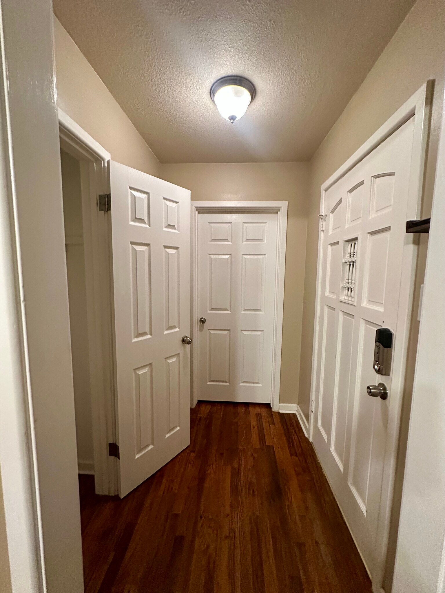 Building Photo - 1316 Eastview Dr