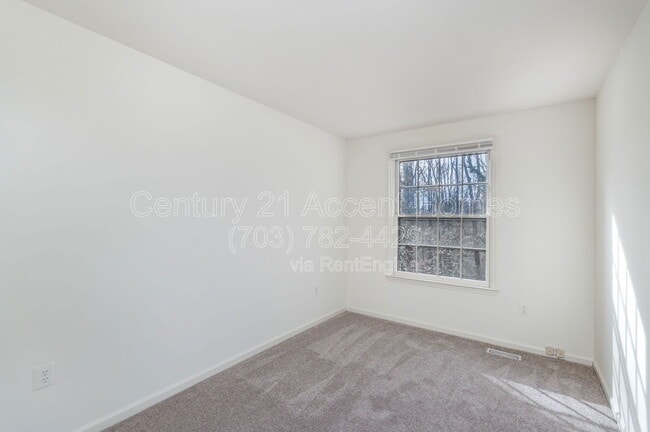 Building Photo - 6143 Summer Park Ln