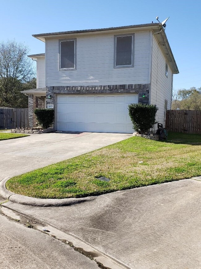 Building Photo - 16123 Catbird Ct