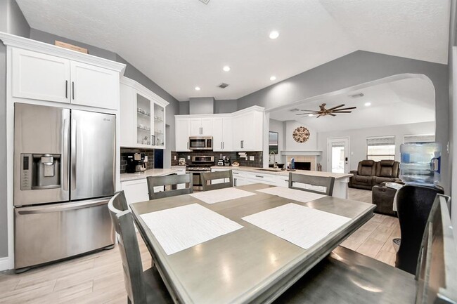 Building Photo - 2015 Dawn Crest Ct