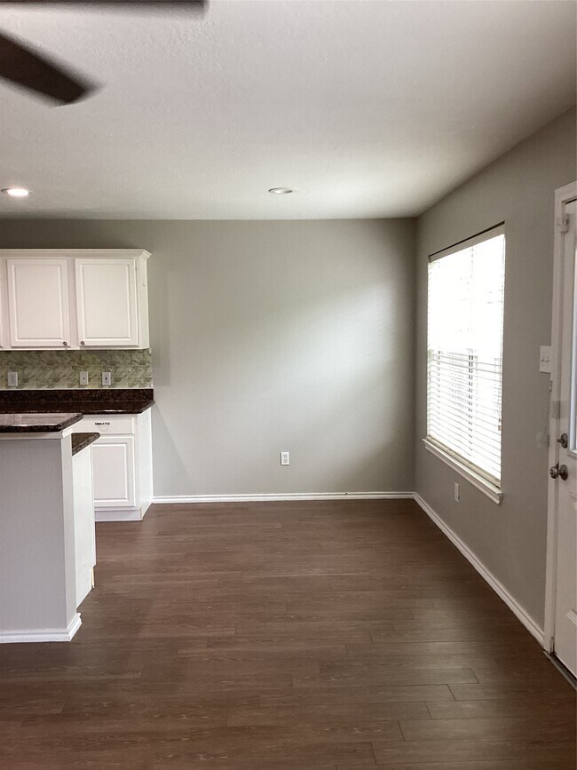 Building Photo - 46 Wineberry Pl