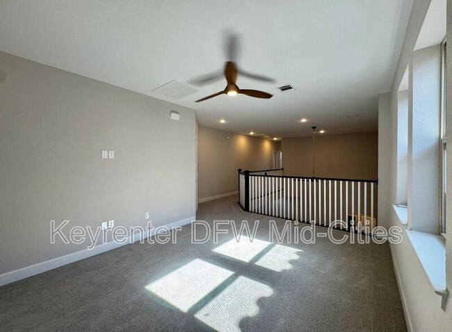 Building Photo - 6726 DeLeon St