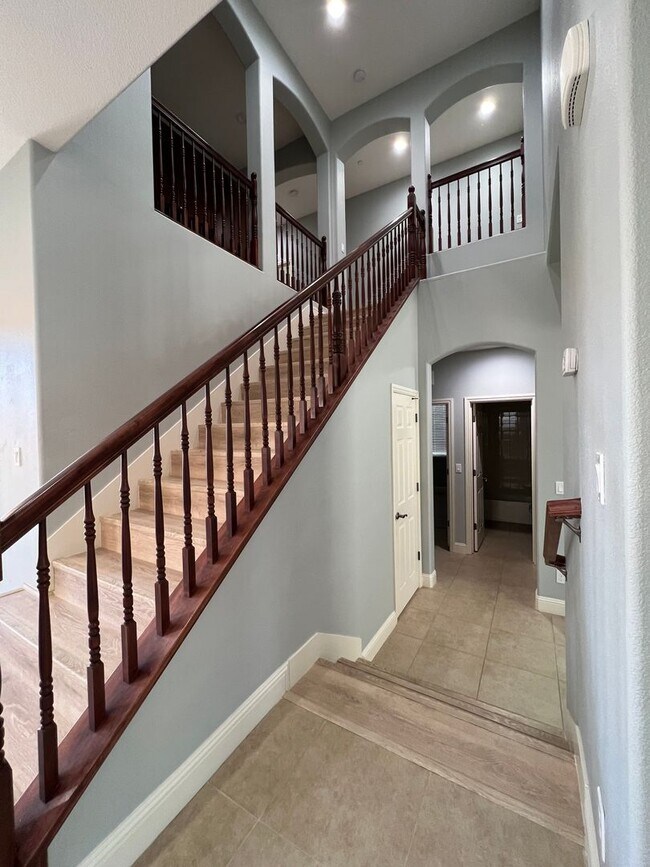 Building Photo - Desirable and Spacious 5-Bedroom Home in Empire Ranch!