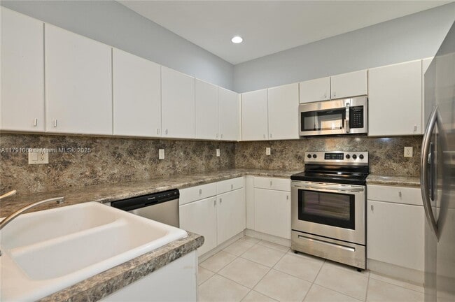 Building Photo - 4465 SW 160th Ave