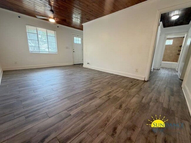 Building Photo - Great 4 Bedroom Home with Water View in Downtown Fort Walton Beach!