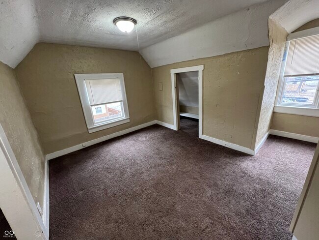 Building Photo - 2821 E 13th St