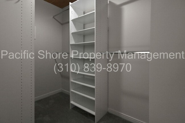 Building Photo - 1229 N Geneva St