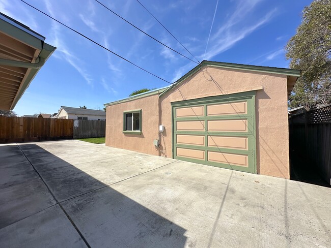 Building Photo - 1363 Sevier Ave