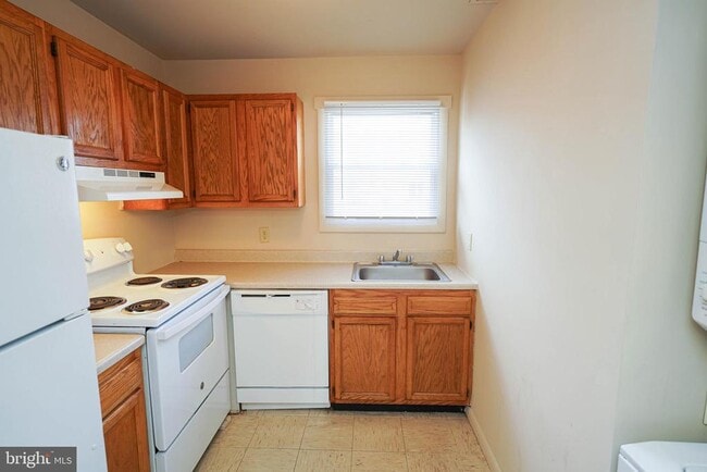 Building Photo - 738 Hemlock St