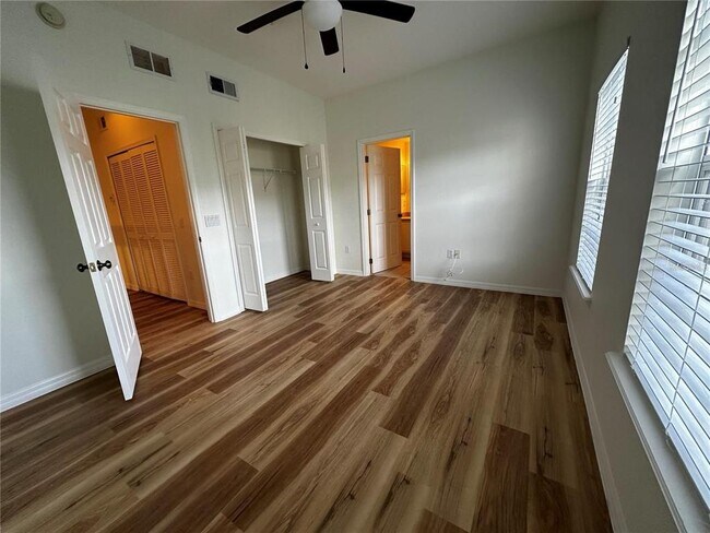 Building Photo - 1350 Chatfield Pl