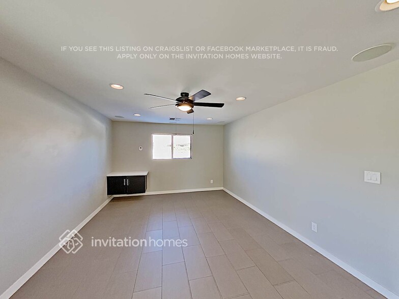 Building Photo - 1117 E Alameda Dr