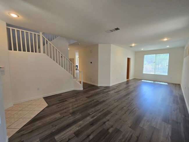 Building Photo - A Fabulous 3 Bedroom Home in Seven Hills