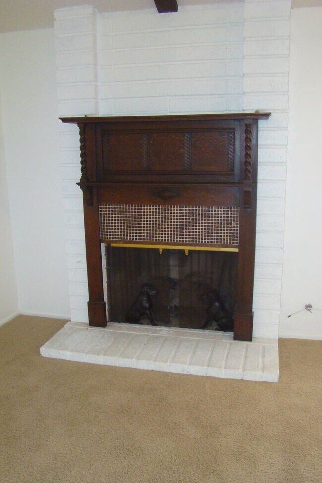 Building Photo - 3bd/2ba Mesa Circle Condo
