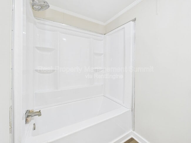 Building Photo - 15 Hayfield Ln