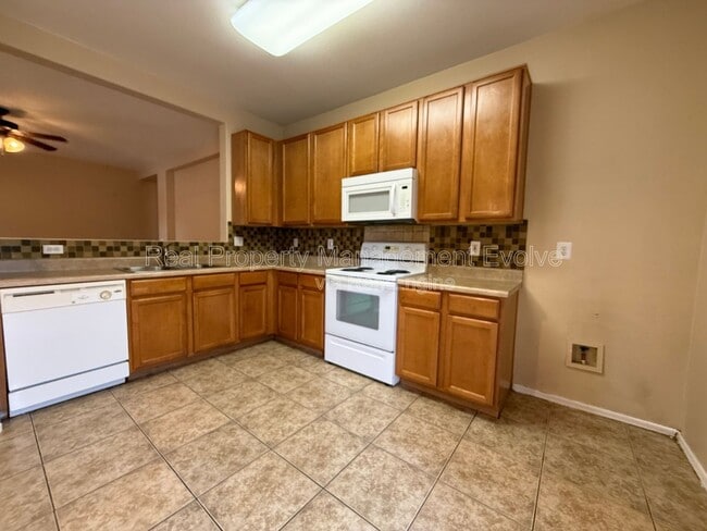 Building Photo - 9559 W Monte Vista Rd