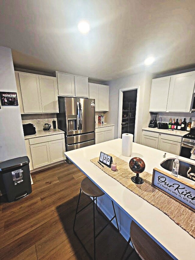 Building Photo - 306 Burbage Ct