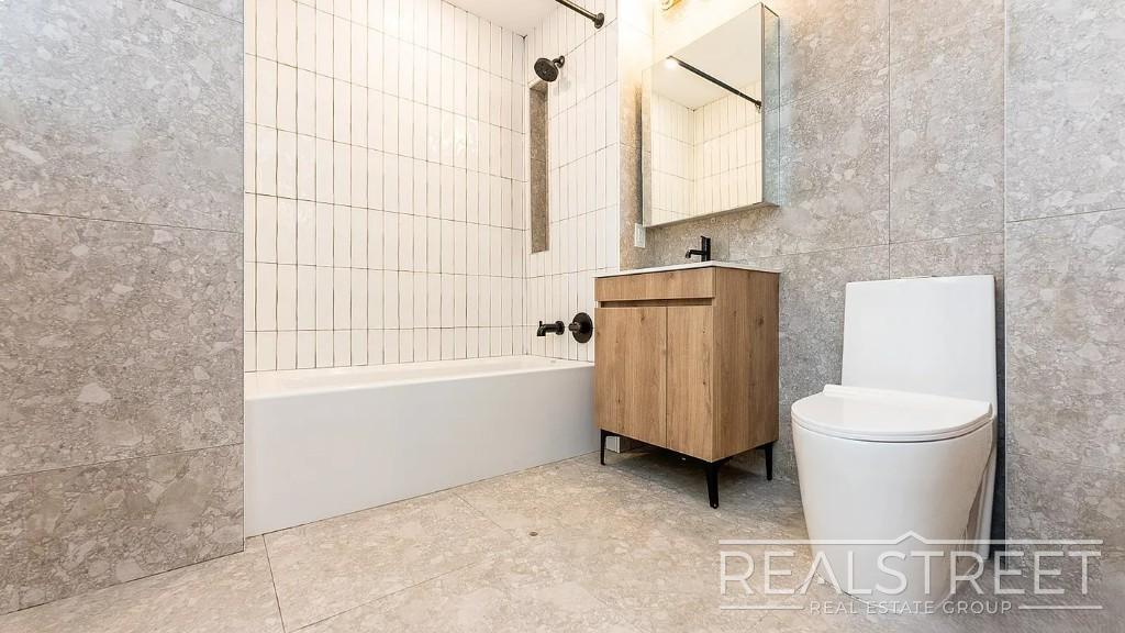 Building Photo - Montrose Avenue