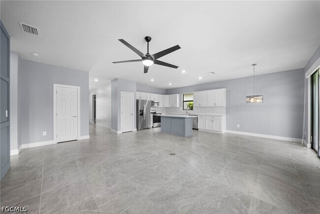 Building Photo - 3685 E Hampton Cir