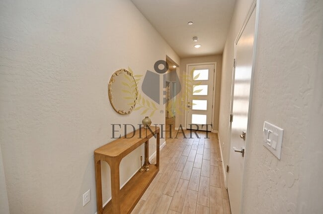 Building Photo - 502 Traverse Dr S