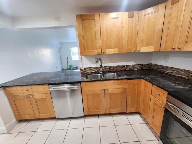 Primary Photo - 4384 NW 9th Ave