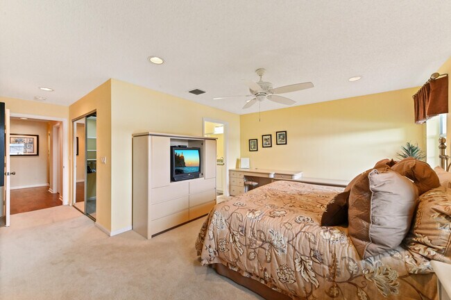 Building Photo - 9553 Shadybrook Dr